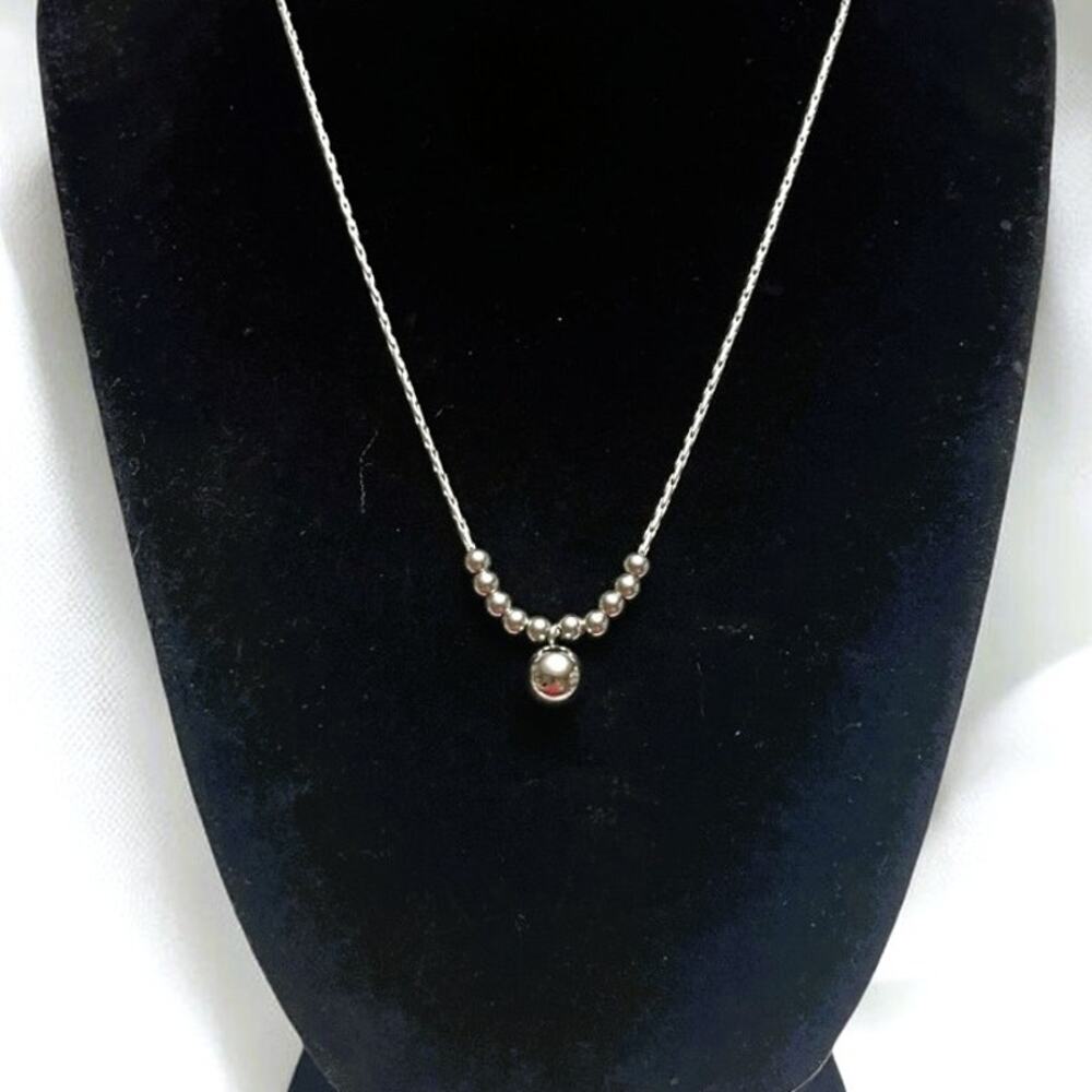 Vintage 14KT Italian White Gold 18" Necklace w/Center Solid Ball & Side Beads